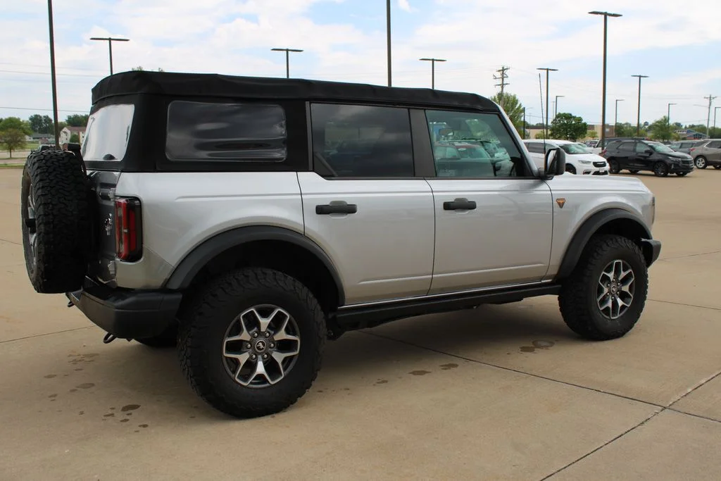 Used 2022 Silver Ford Badlands image 5