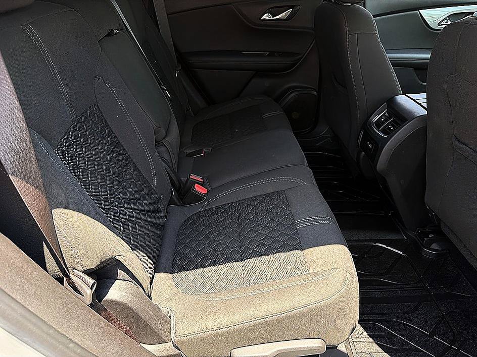 Used 2021 Silver Ice Metallic Chevrolet LT image 25