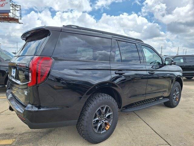 New 2026 Agate Black Metallic Ford Tremor® image 5