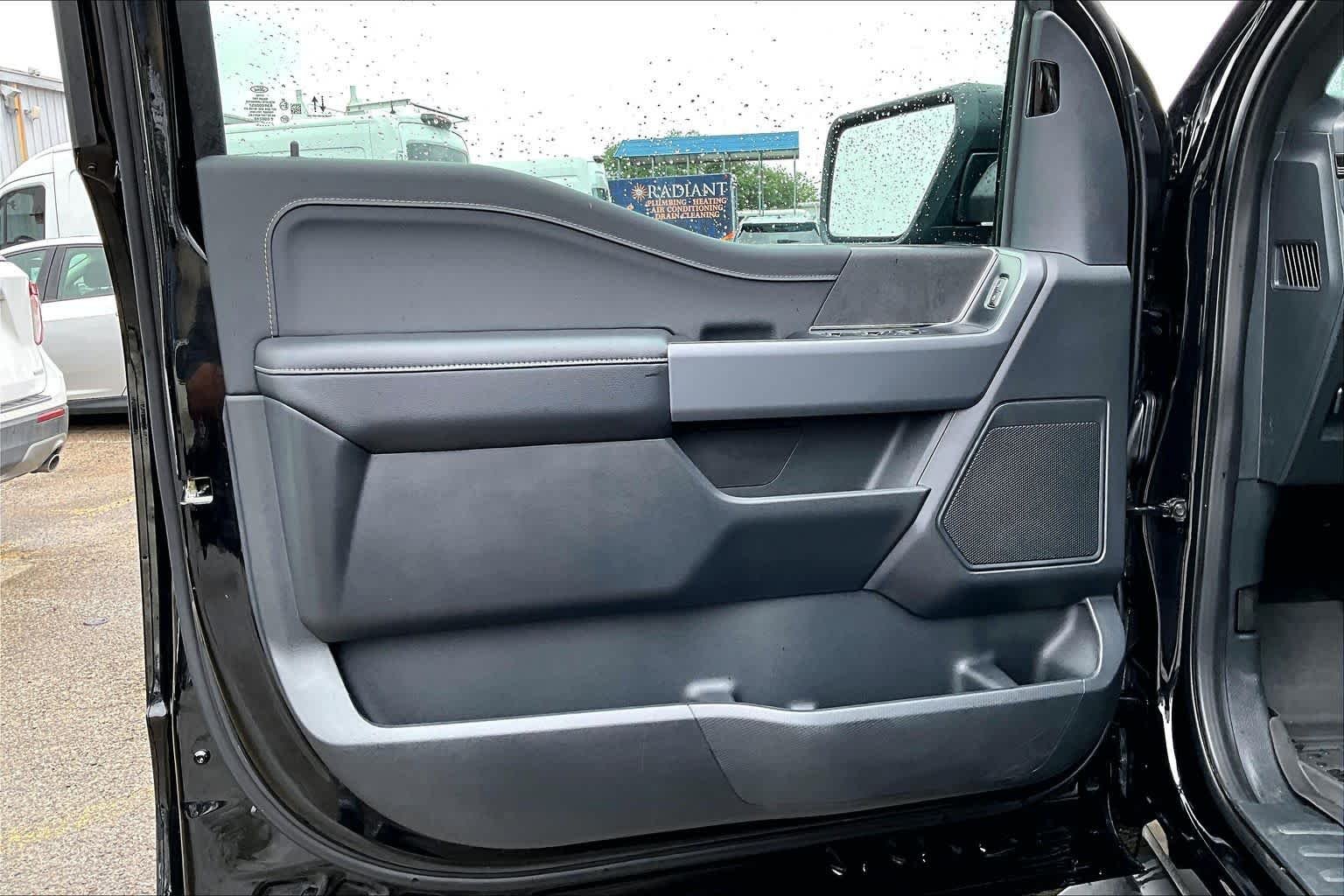 Used 2025 Agate Black Metallic Ford XLT image 22