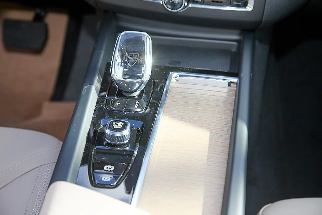 New 2026 Vapour Grey Volvo Core image 28