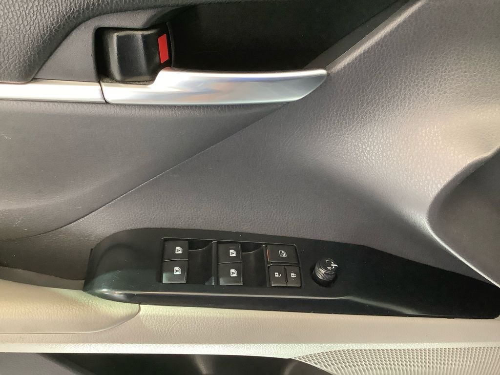 Used 2018 Gray Toyota LE image 12