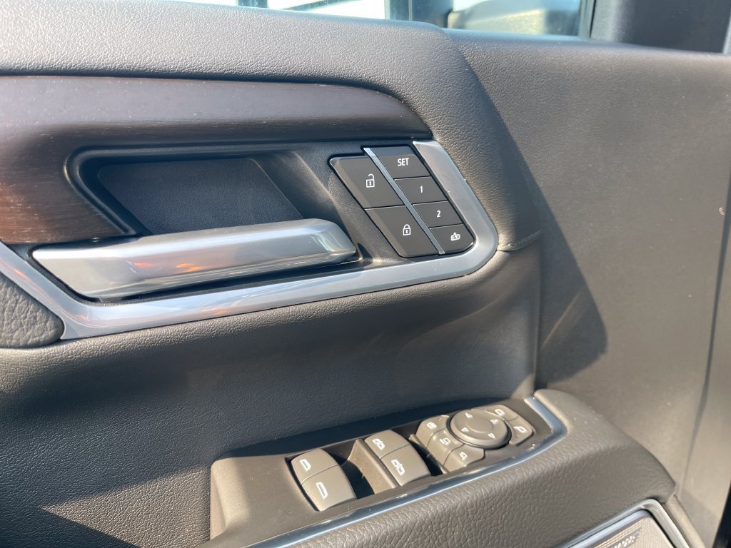 Used 2025 Black GMC Denali image 12