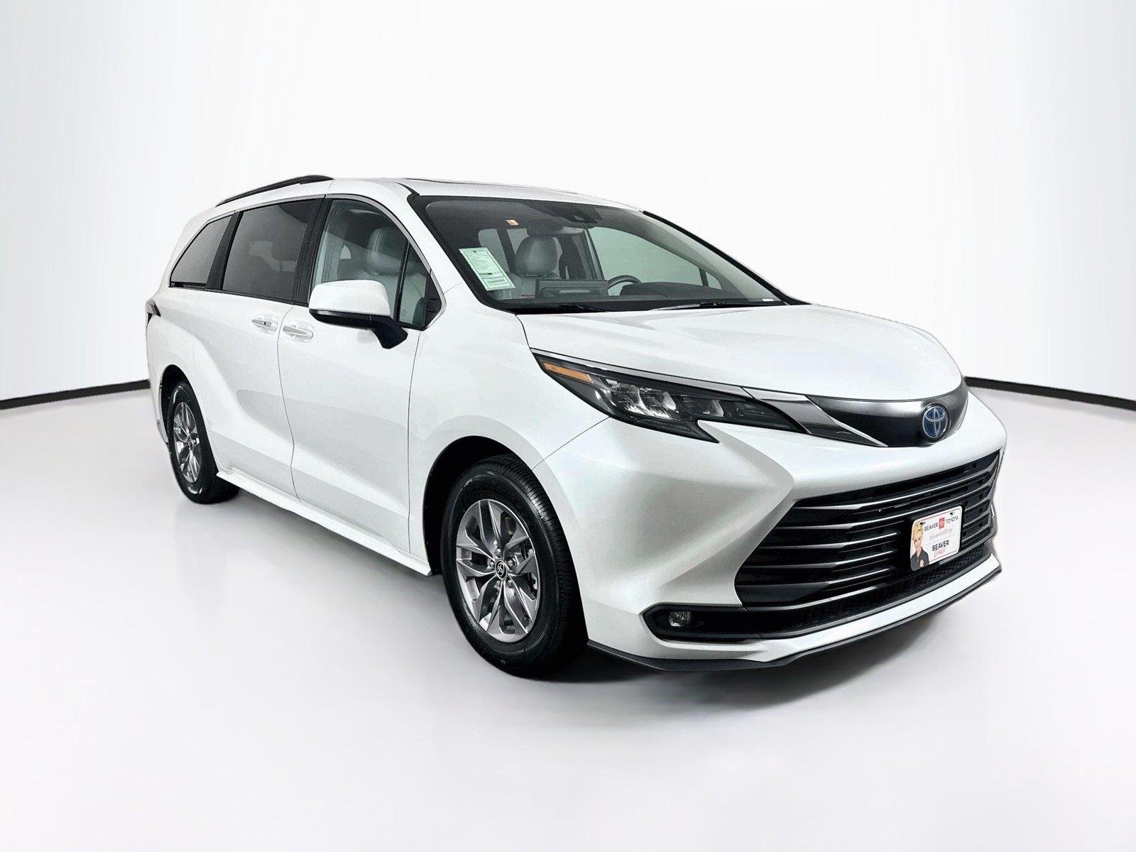 Certified Used 2025 Wind Chill Pearl Toyota XLE 8-Passenger image 10