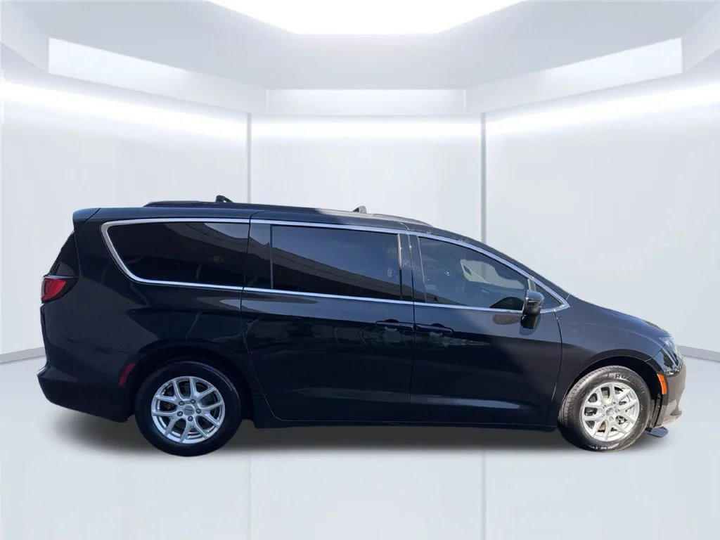 Used 2021 Black Chrysler LXI image 8