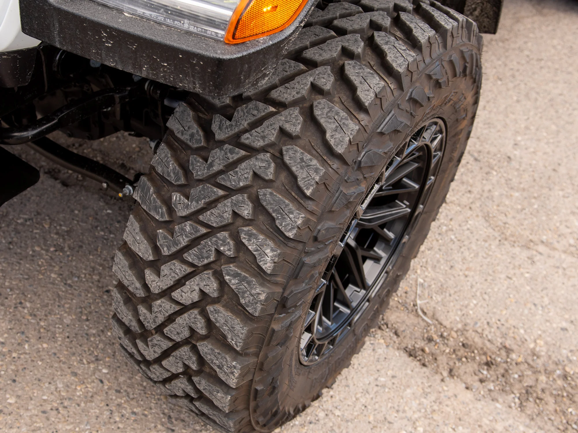 Used 2026 White Jeep Moab 392*, Winch, 37 Inch Tires, Fuel Wheels, Steel Bumper, Pod Lights image 4