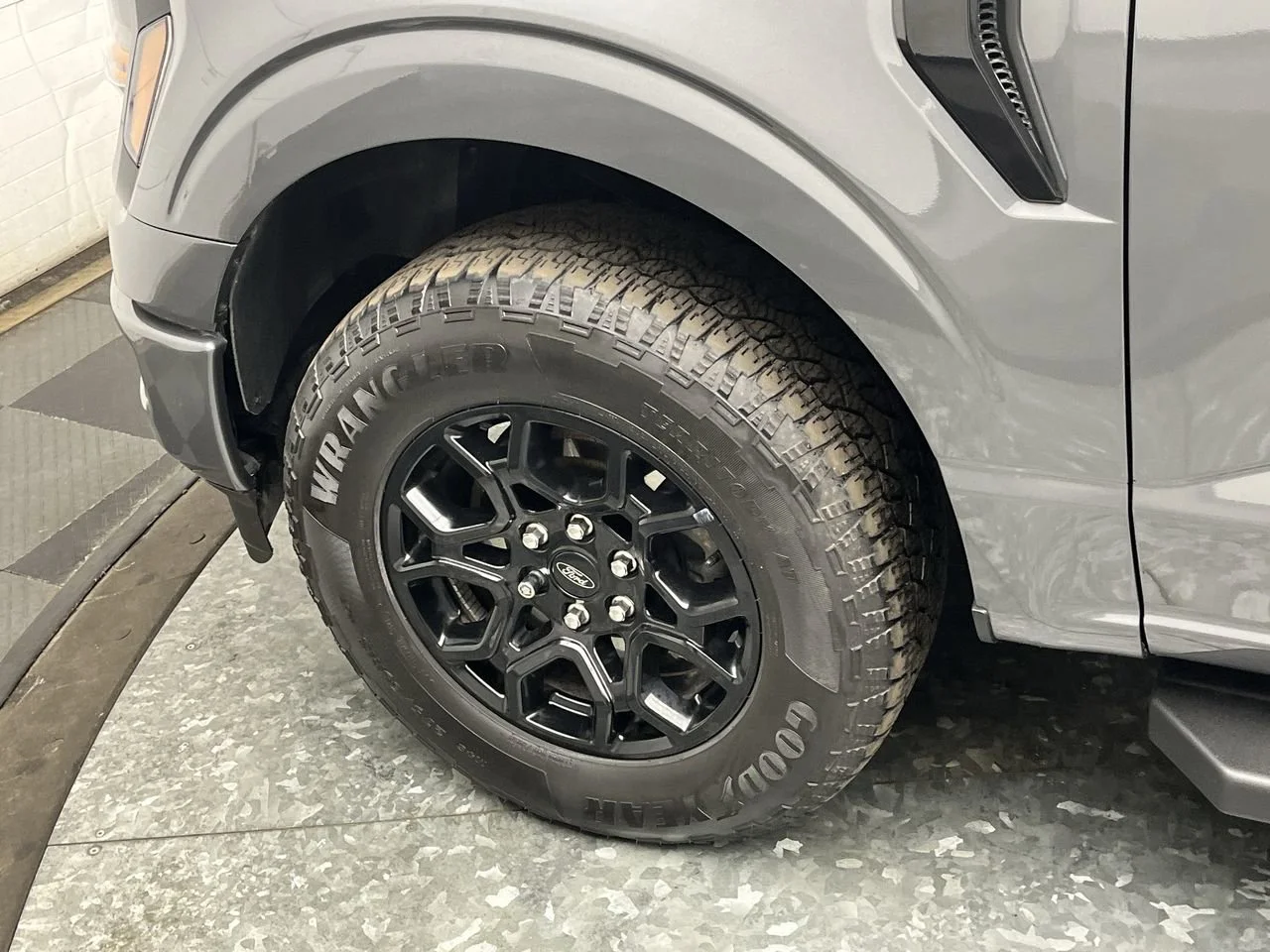 Used 2024 Gray Ford XLT image 36