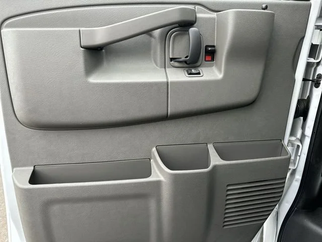 2025 GMC Savana Cargo Work Van - Photo 20