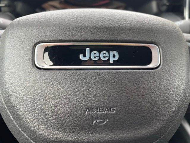 New 2026 Bright White Clearcoat Jeep Latitude Altitude image 17