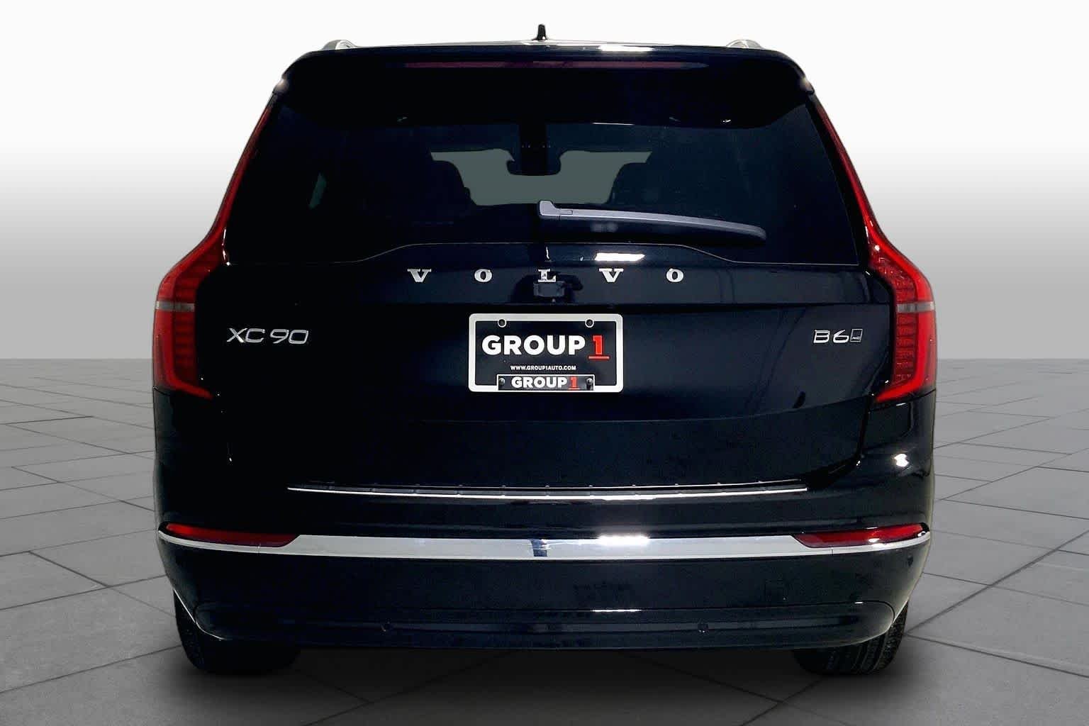 Used 2025 Onyx Black Metallic Volvo Ultra image 4