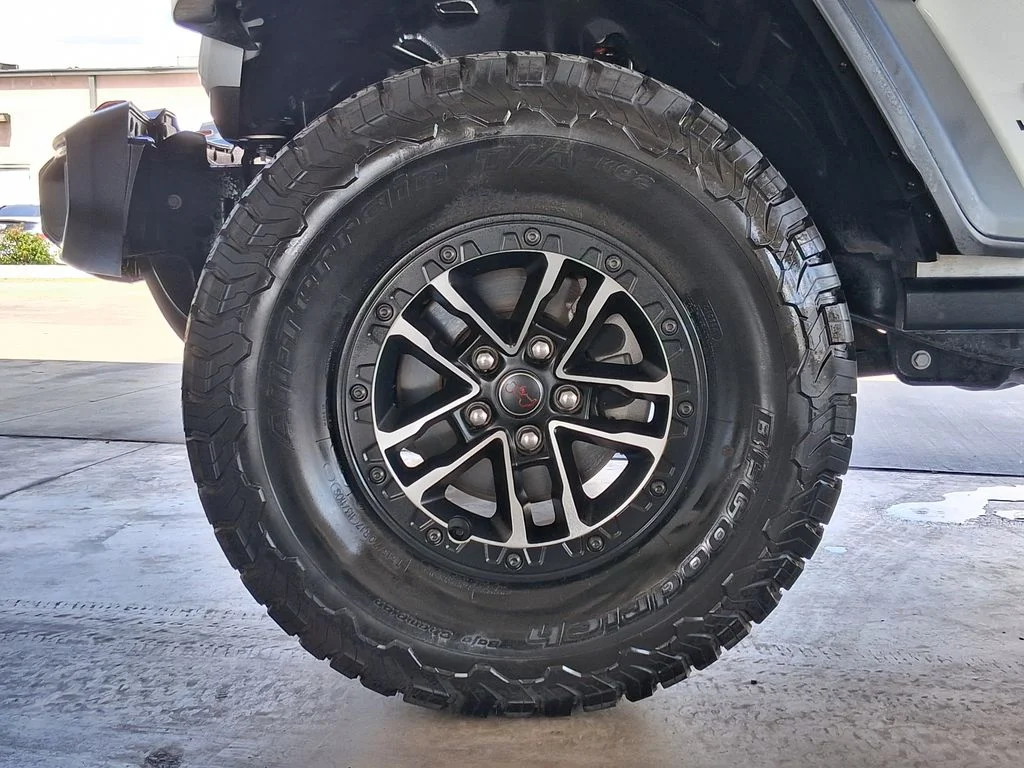 Used 2025 White Jeep Rubicon image 24