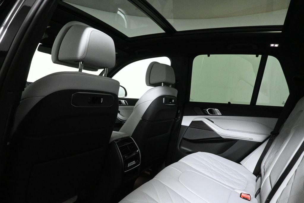 Used 2026 Black BMW xDrive40i image 33