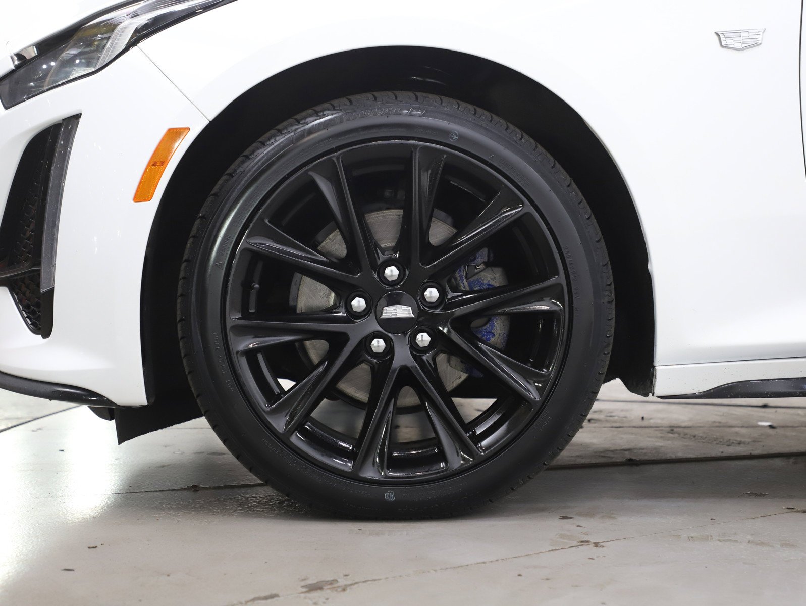 Used 2021 White Cadillac Sport image 30
