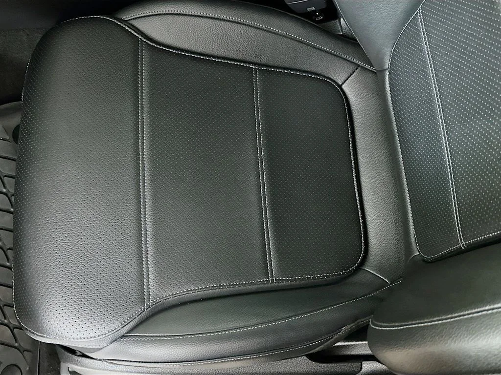 Used 2023 Blue Mercedes-Benz GLC 300 image 17