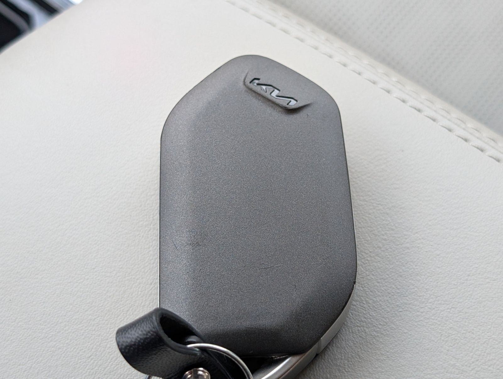 Used 2025 Wolf Gray Kia SX image 33