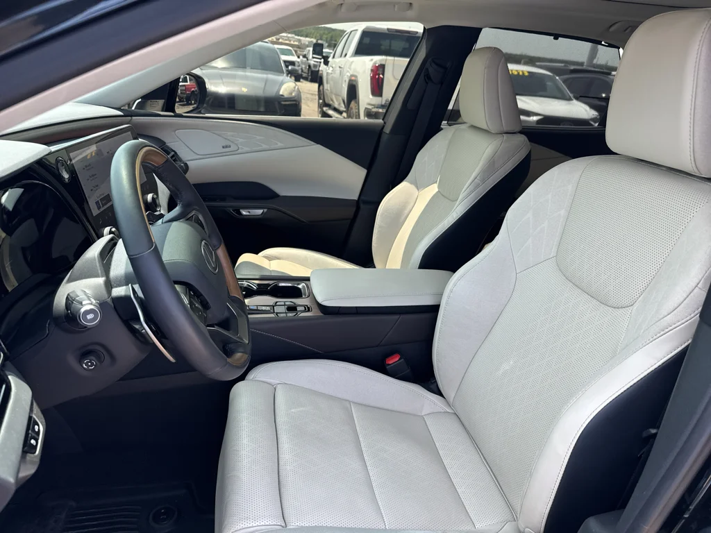 Certified Used 2026 Caviar Lexus Luxury image 12