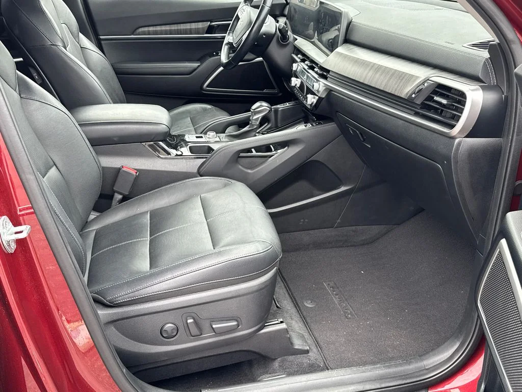Used 2023 Red Kia EX image 13