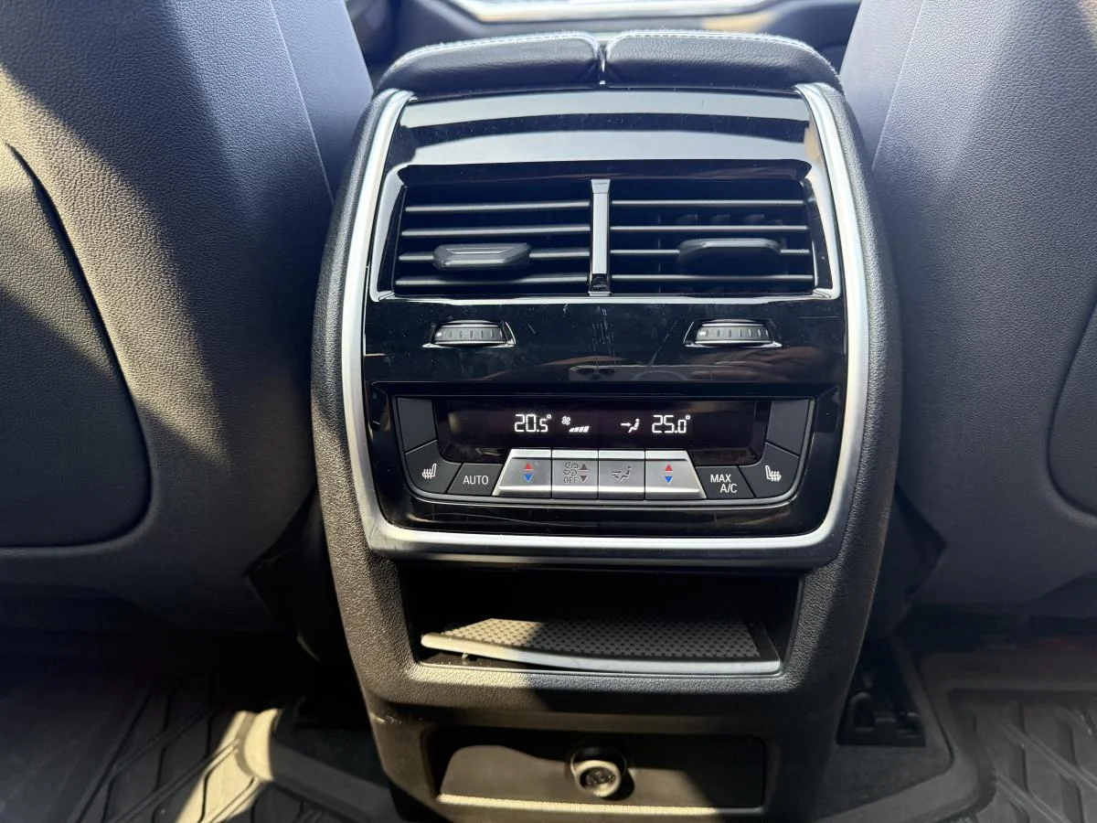 Used 2019 Black BMW xDrive50i Sports Activity Vehicle image 21