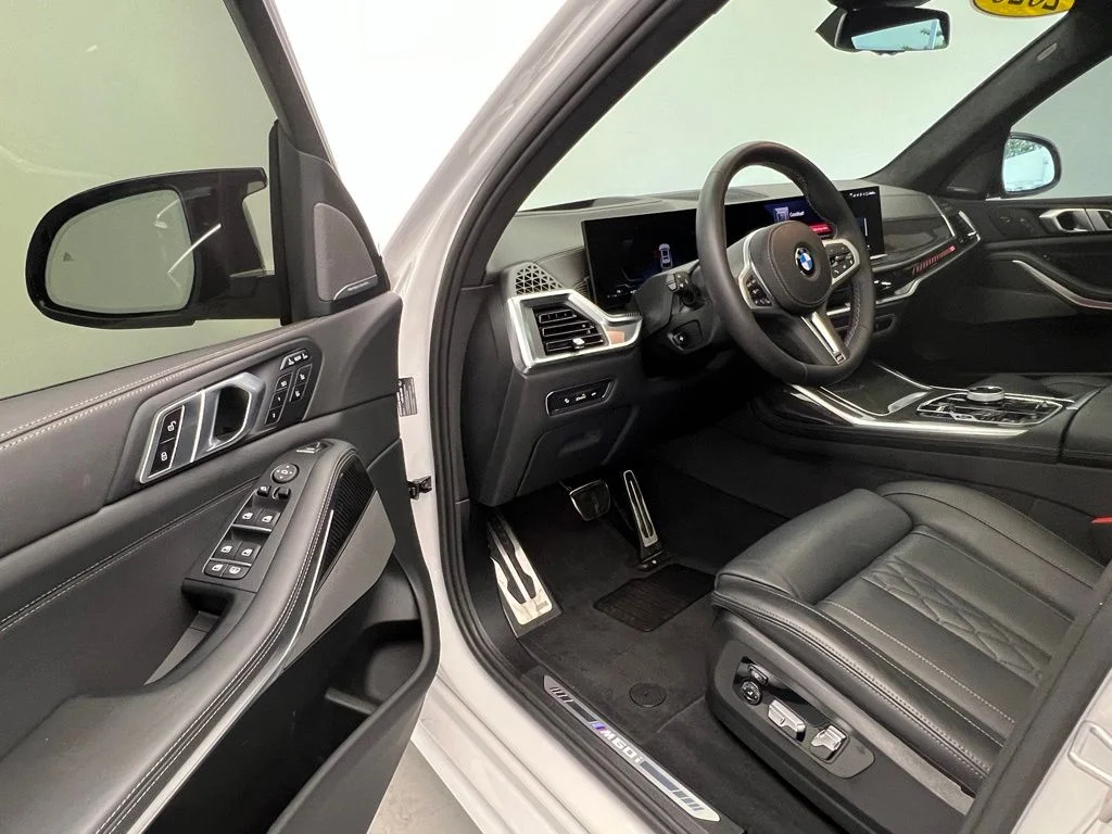 Certified Used 2026 Mineral White Metallic BMW M60i image 22