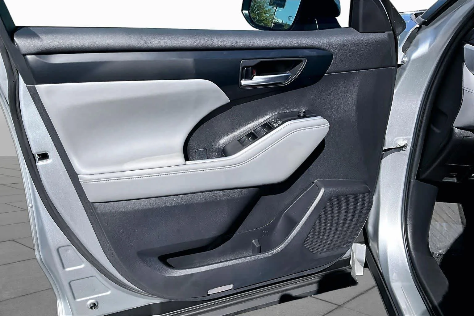 Used 2023 Celestial Silver Metallic Toyota XLE image 20
