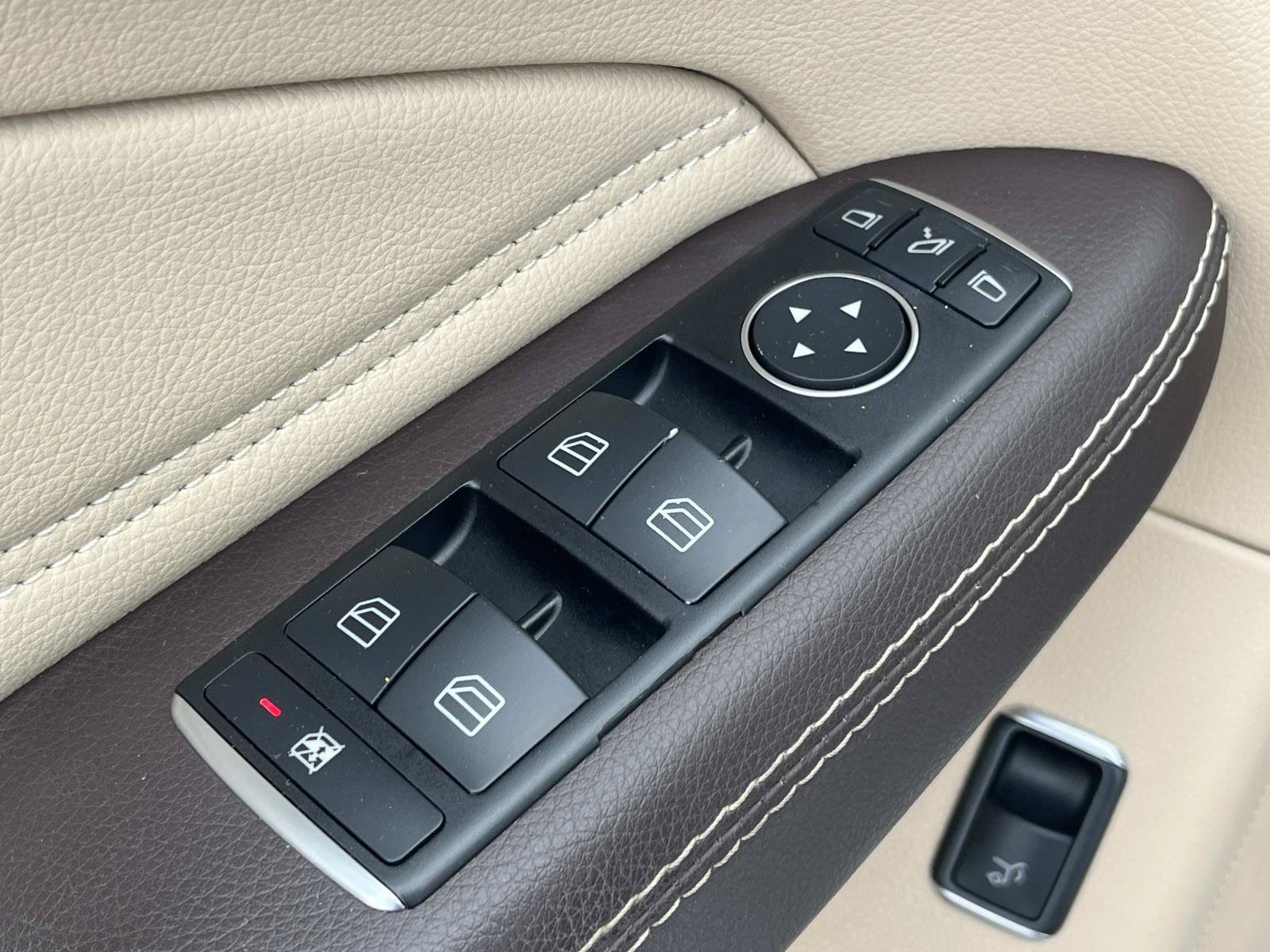 Used 2018 Polar White Mercedes-Benz GLE 350 image 28