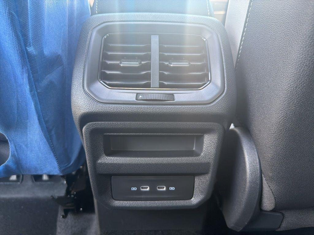 New 2026 Pure White Volkswagen 1.5T SE image 7