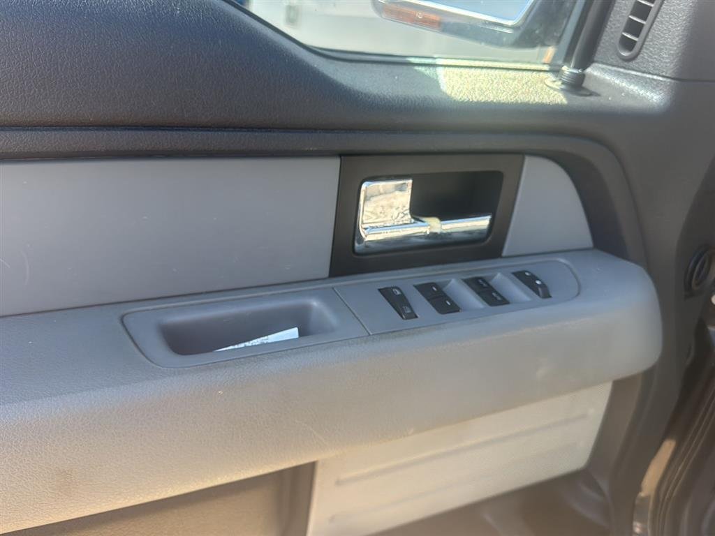 Used 2013 Tuxedo Black Metallic Ford XLT image 9