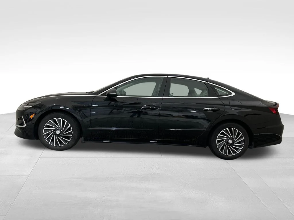 Used 2023 Black Hyundai SEL image 2
