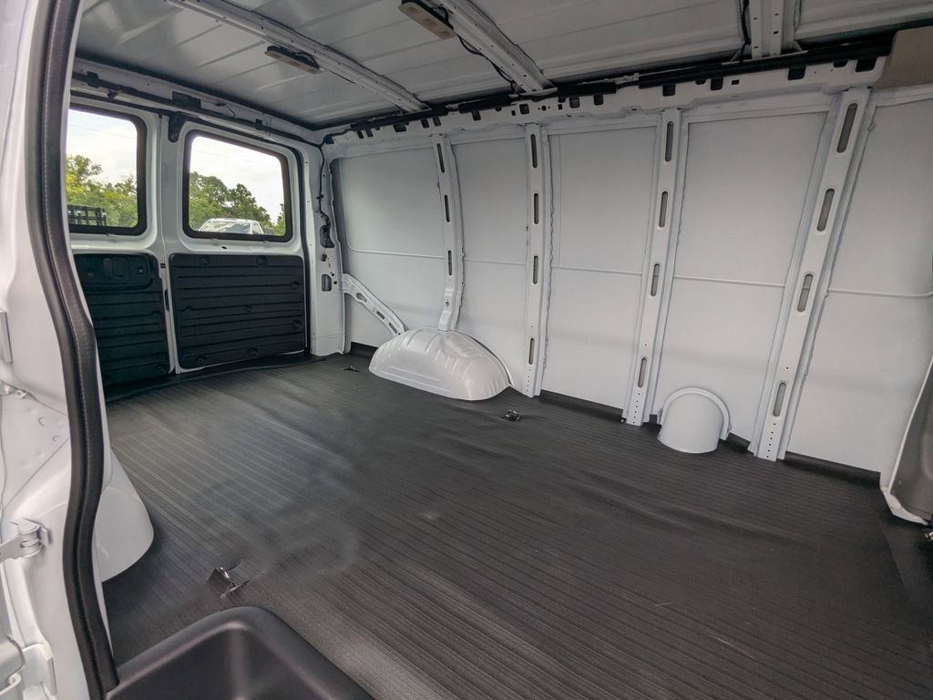 2025 Chevrolet Express Cargo Work Van - Photo 16