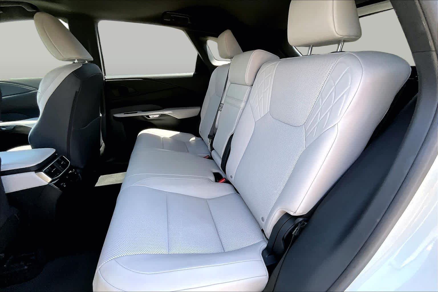 Used 2024 Eminent White Pearl Lexus Premium image 21