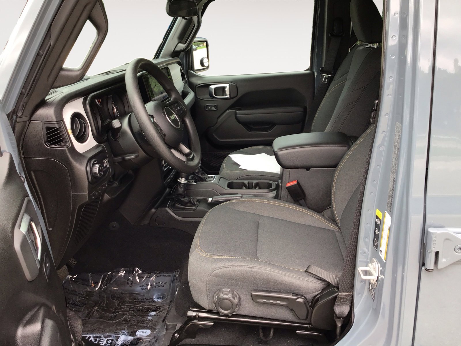 Used 2025 Anvil Clearcoat Jeep Sport image 21