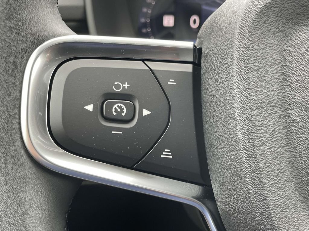 2026 Volvo XC40 Plus - Photo 13