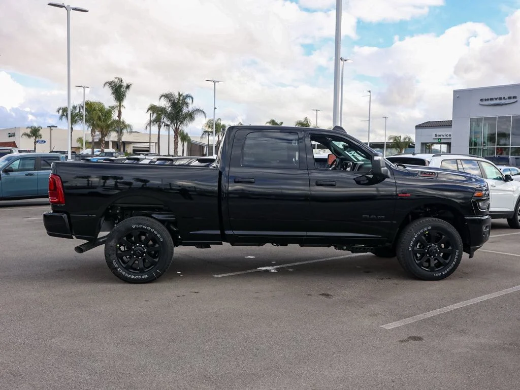 New 2026 Diamond Black Crystal Pearl-Coat Exterior Paint RAM Big Horn Night Edition image 3