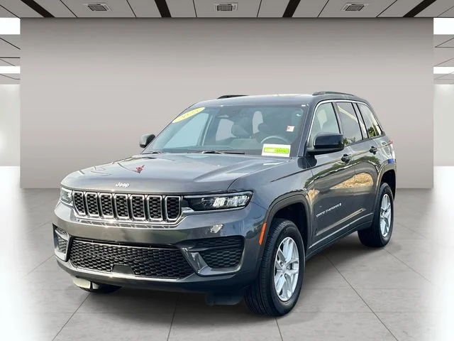 Used 2025 Gray Jeep Laredo X image 8
