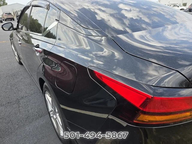 Used 2019 Black Nissan 2.5 SL image 9