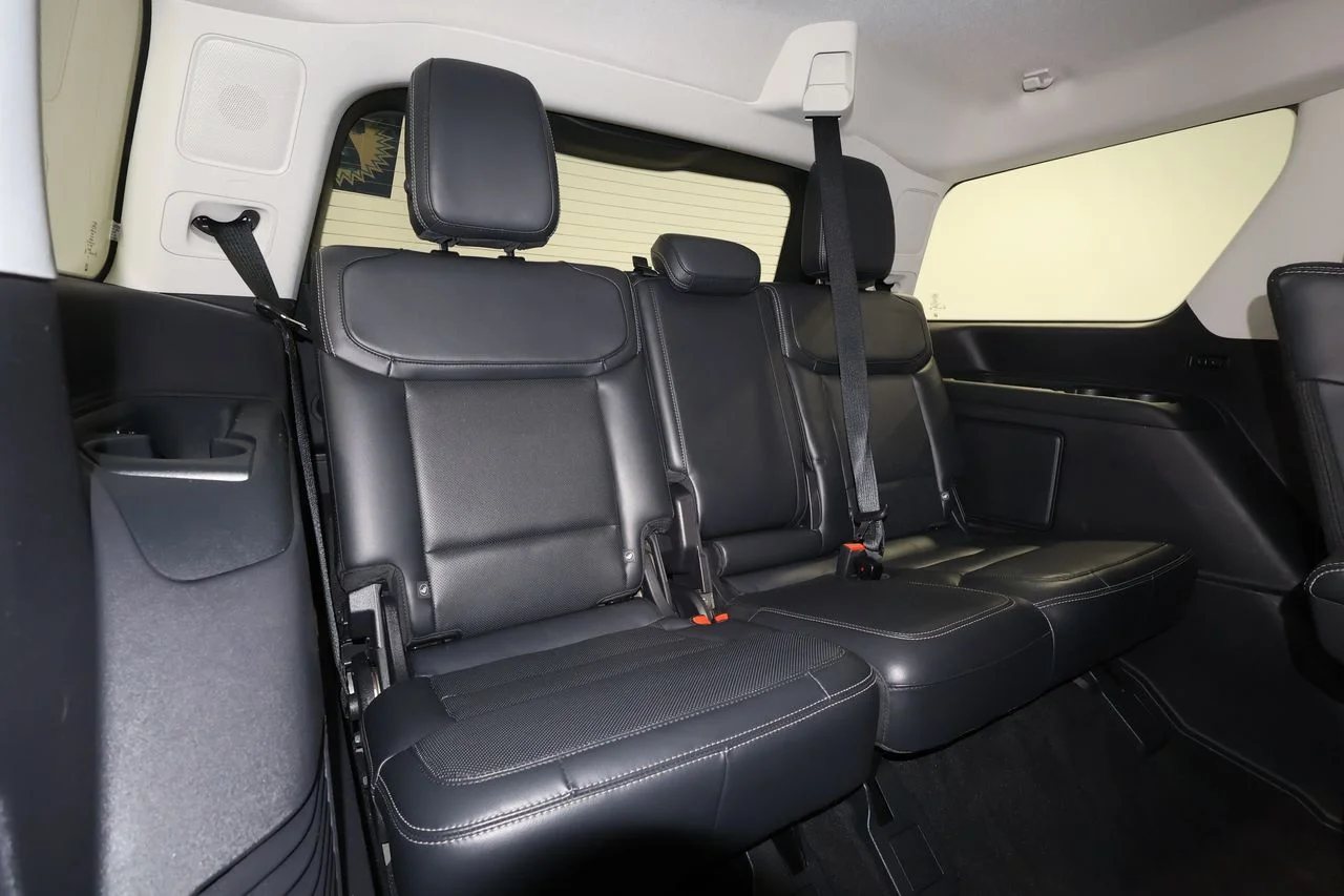 Used 2025 Silver Ford Platinum image 26