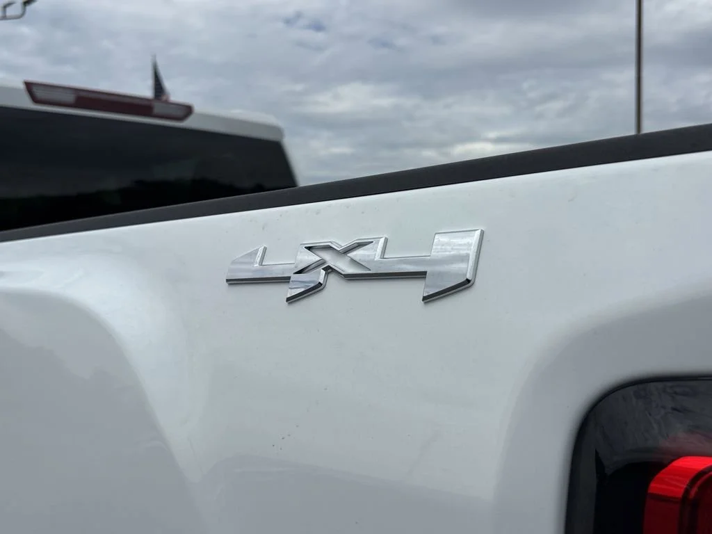 New 2026 Summit White GMC Pro image 25