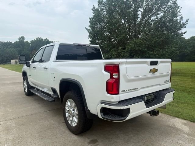 Used 2022 Beige Chevrolet High Country image 3
