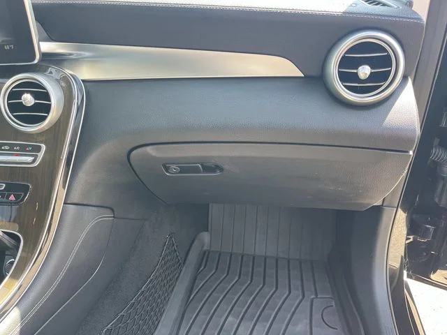 Used 2019 Black Mercedes-Benz GLC 350e image 27