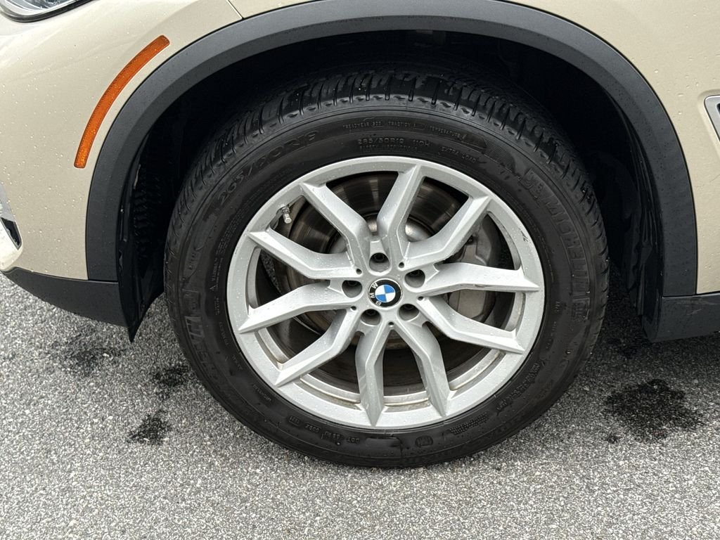 Used 2019 Sunstone Metallic BMW xDrive40i image 10