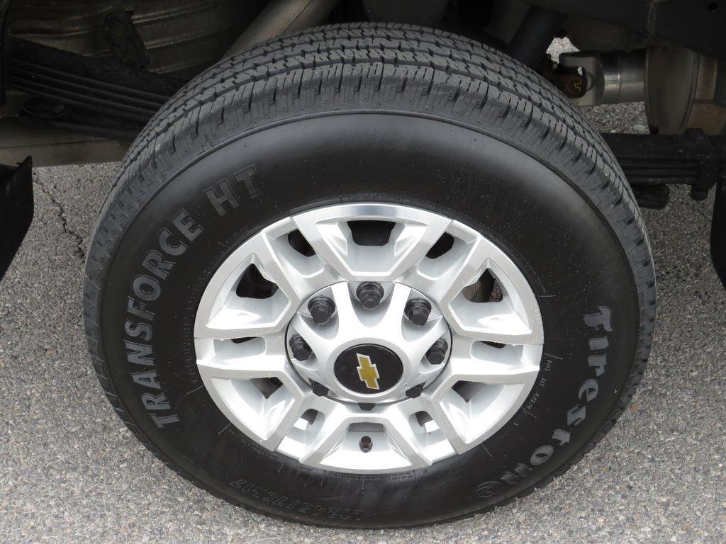 Used 2025 Lakeshore Blue Chevrolet LT image 14