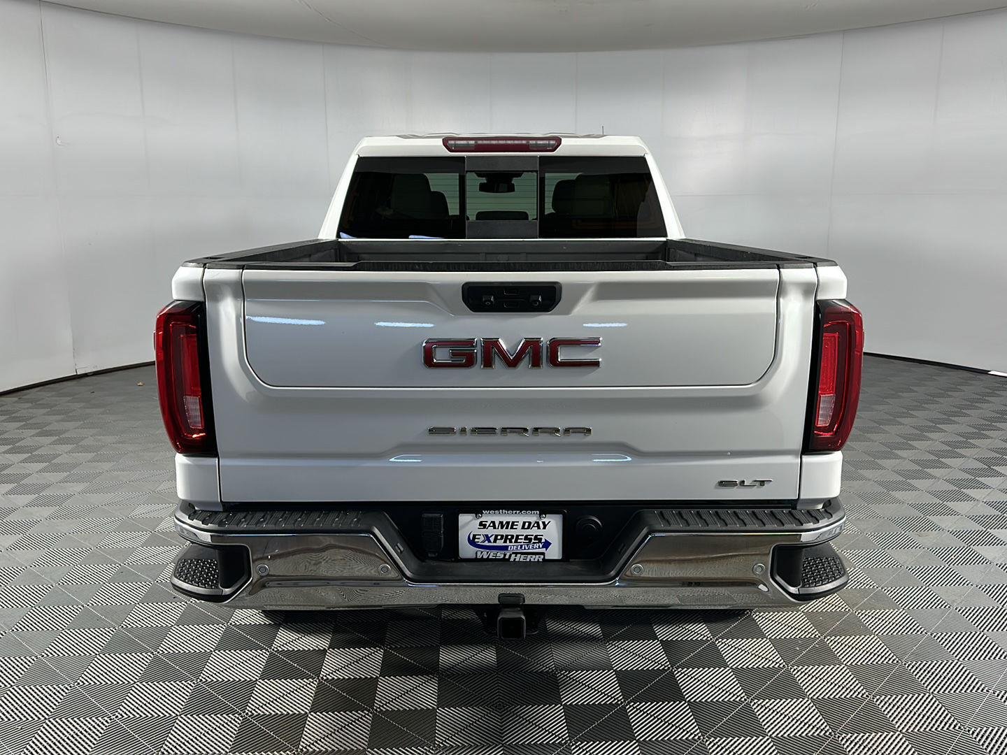 Used 2022 White Frost Tricoat GMC SLT image 6