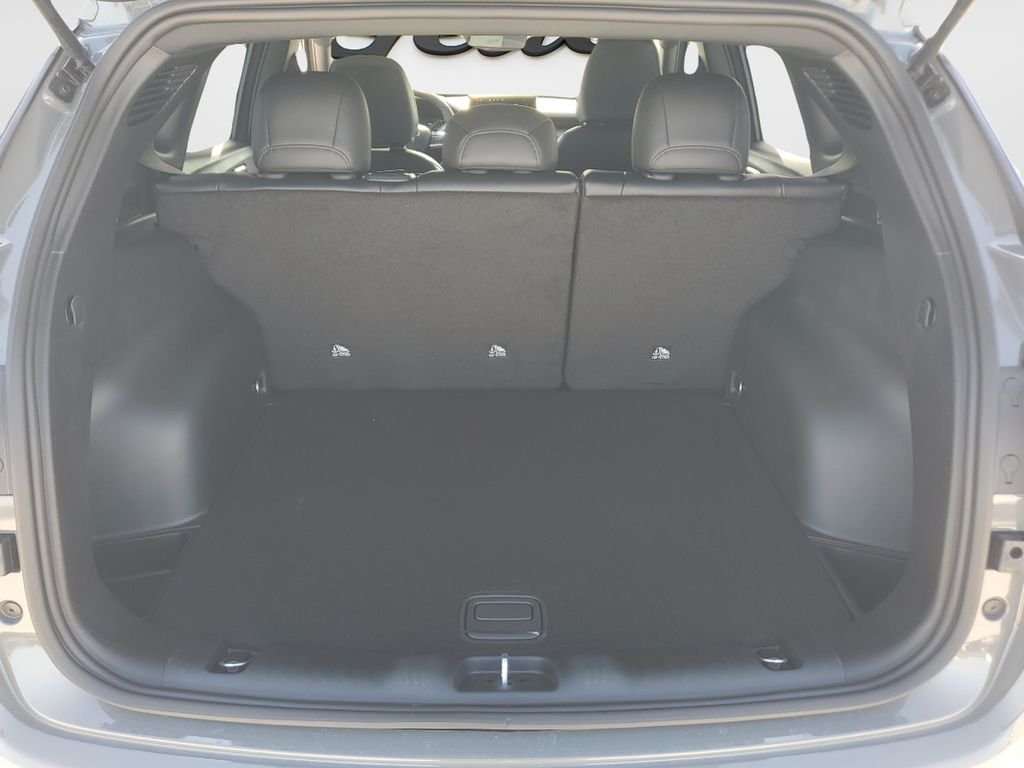 New 2026 Sting-Gray Clearcoat Jeep Latitude image 12