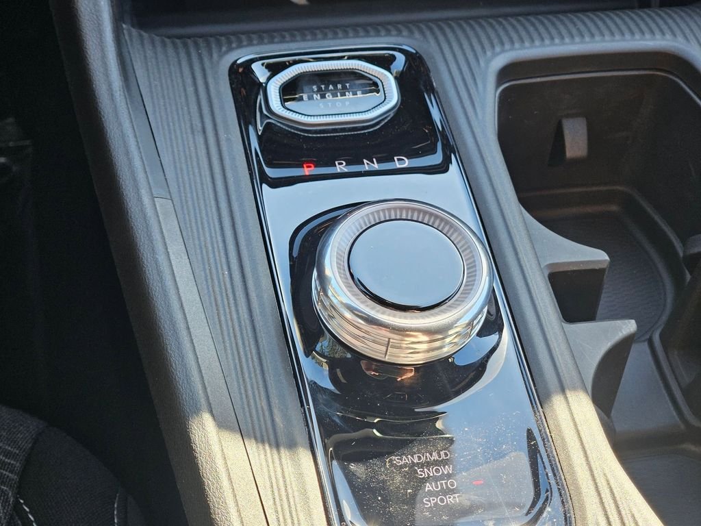 New 2026 Silver Zynith Clearcoat Jeep Laredo image 25