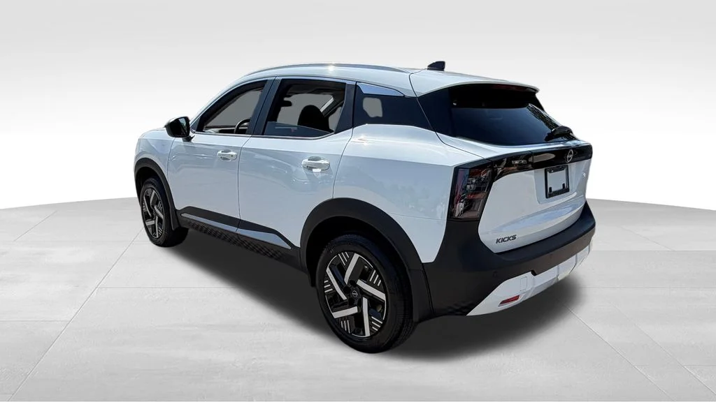 New 2026 Aspen White TriCoat / Super Black Two-tone Nissan SV image 5