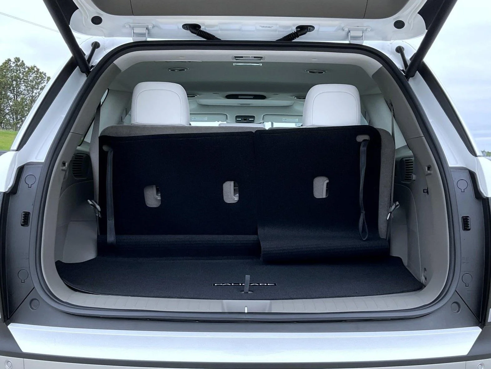 New 2026 White Hyundai SEL Premium image 24