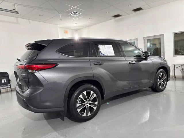 Used 2022 Gray Toyota XLE image 16