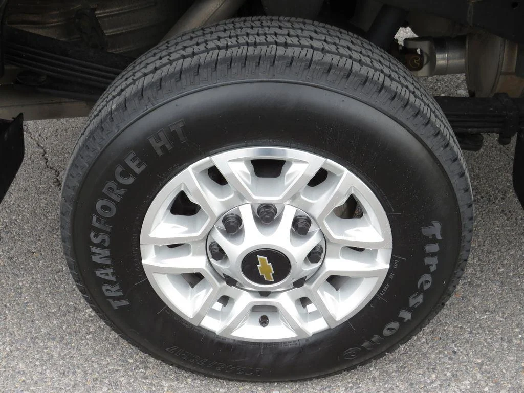 Used 2025 Lakeshore Blue Metallic Chevrolet LT image 14