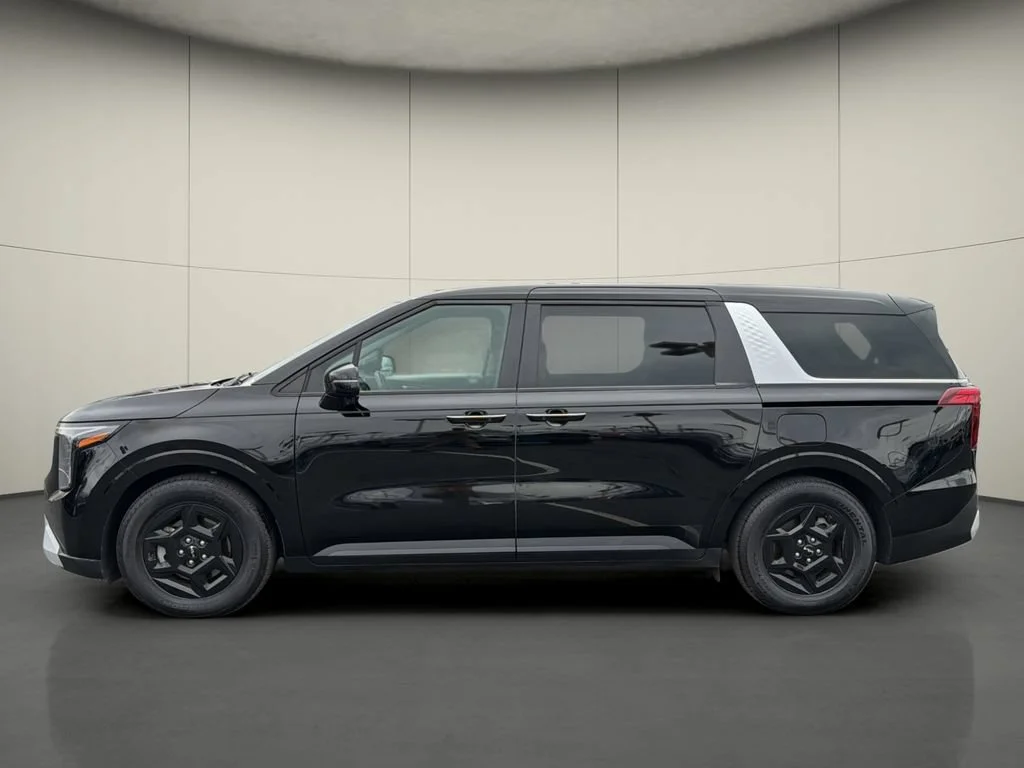 Used 2025 Black Kia LXS image 4
