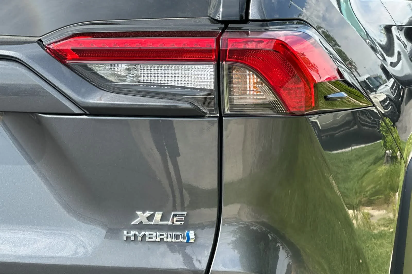 Used 2021 Magnetic Gray Metallic Toyota Hybrid XLE image 27